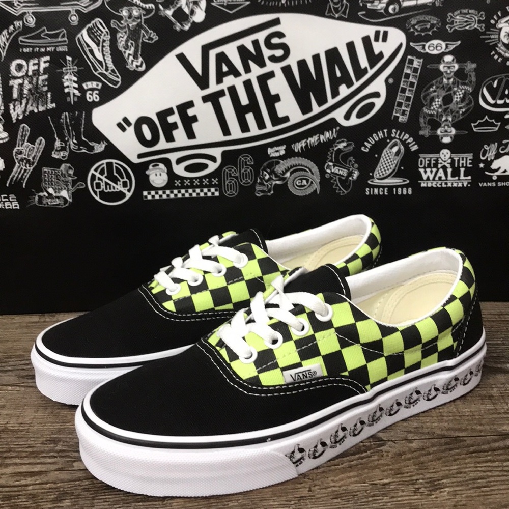 VANS ERA BRAND NEW. Size 9.5. Original owner.